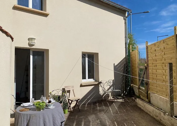 Next Castle Park Saint-Cyr-lʼÉcole